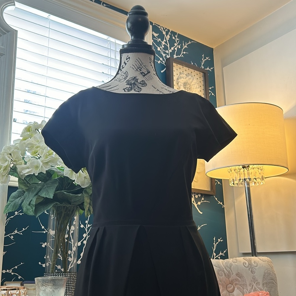 BEAUTIFUL,black dress  BY MAX MARA. Simple yet stunning - Picture 9 of 16